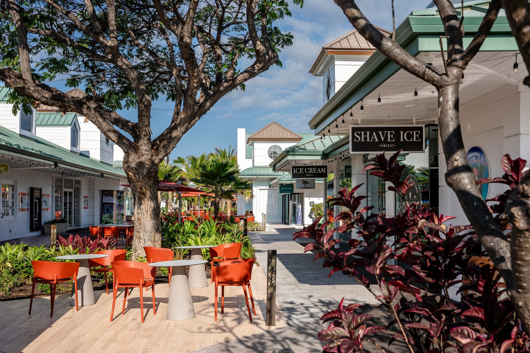 Kings' Shops Common Area — After (Outdoor Seating)